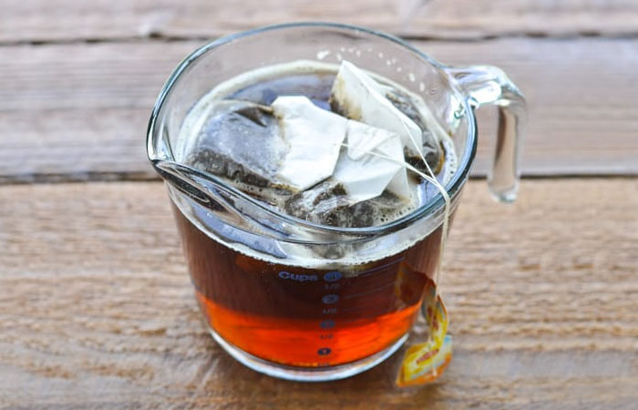Black Tea for Hair? (7 Benefits and How to Correctly Use It)