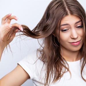 5 Signs of Hard Water on Hair (and How to Counter Its Effects)